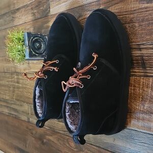 UGG Men's Black Chukka Suede Leather‎ Boots with Brown Laces. Size 10
